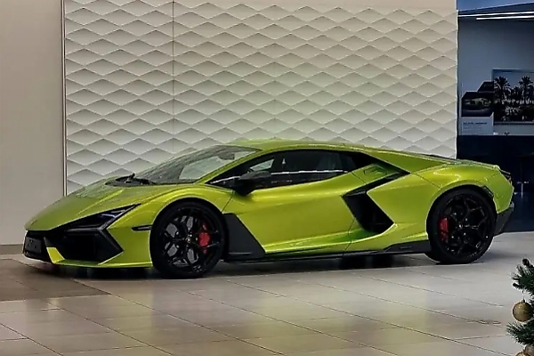 Technician Crashes Lamborghini Revuelto Worth ₦2 Billion On Delivery Day - autojosh 