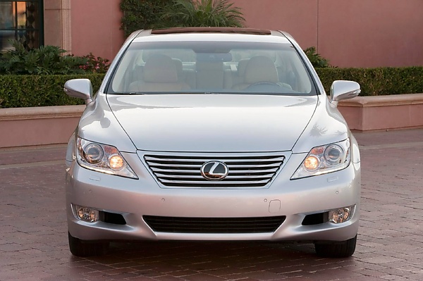 Lexus LS 460 : Okorocha Celebrates New Commissioner of Police, Ibrahim Gotan, Poses With His Official Car - autojosh