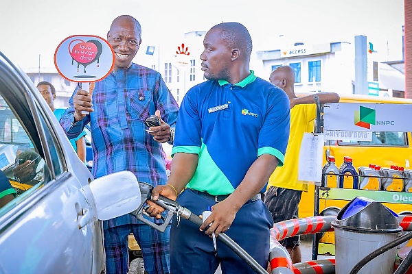 Photo News : NNPCL Gifts 2,500 Customers Free Fuel Worth ₦10,000 Each To Celebrate Valentine’s Day - autojosh 