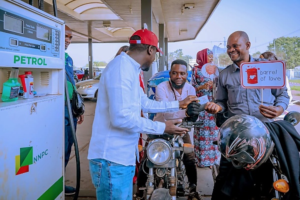 Photo News : NNPCL Gifts 2,500 Customers Free Fuel Worth ₦10,000 Each To Celebrate Valentine’s Day - autojosh 