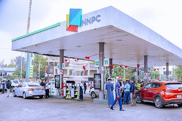 Photo News : NNPCL Gifts 2,500 Customers Free Fuel Worth ₦10,000 Each To Celebrate Valentine’s Day - autojosh 