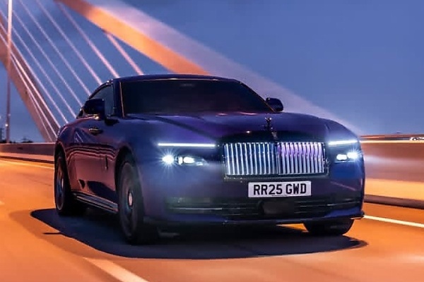 Most Powerful Rolls-Royce Ever : Rolls-Royce Unveils 659-hp Black Badge Spectre - autojosh