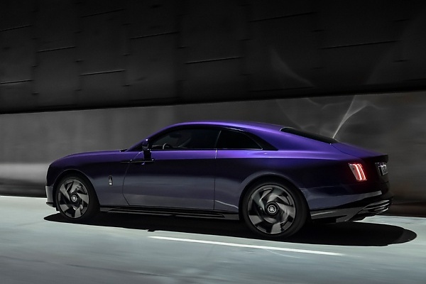 Most Powerful Rolls-Royce Ever : Rolls-Royce Unveils 659-hp Black Badge Spectre - autojosh 