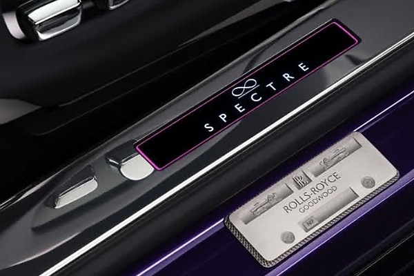 Most Powerful Rolls-Royce Ever : Rolls-Royce Unveils 659-hp Black Badge Spectre - autojosh 