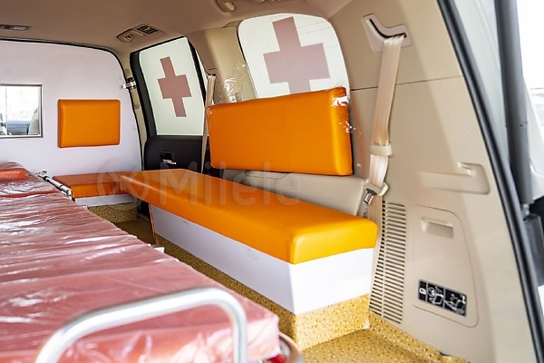 Today’s Photos : Inside Toyota Land Cruiser-based Ambulance Equipped With State-of-the-art Medical Equipments - autojosh 