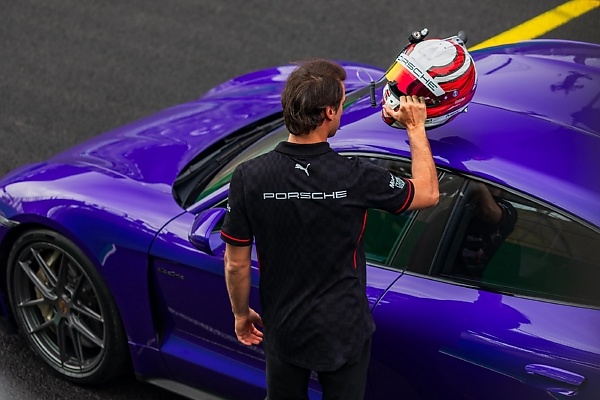 1 Min 42 Secs : Porsche Taycan Turbo GT Sets New Lap Record For Electric Cars At Interlagos - autojosh 