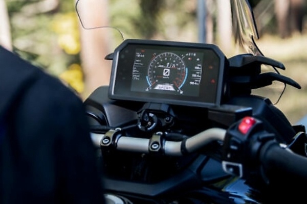 Three-wheeled Yamaha Niken GT Motorcycle Turns Heads On Lagos Third Mainland Bridge - autojosh 