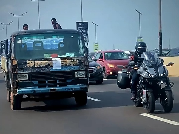Three-wheeled Yamaha Niken GT Motorcycle Turns Heads On Lagos Third Mainland Bridge - autojosh 