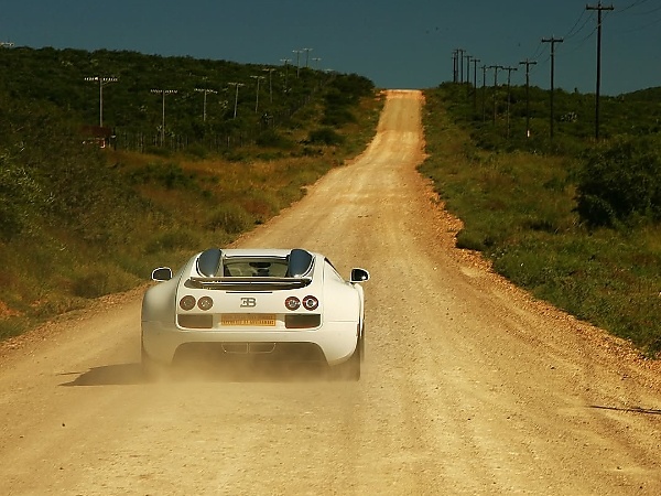 Photos : Bugatti Veyron ‘Grand Sport Vitesse’ High Speed Test Vehicle Driving On Untarred Road In South Africa - autojosh 