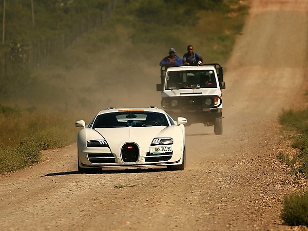 Photos : Bugatti Veyron ‘Grand Sport Vitesse’ High Speed Test Vehicle Driving On Untarred Road In South Africa - autojosh 