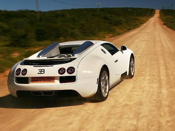 Photos : Bugatti Veyron ‘Grand Sport Vitesse’ High Speed Test Vehicle Driving On Untarred Road In South Africa - autojosh 
