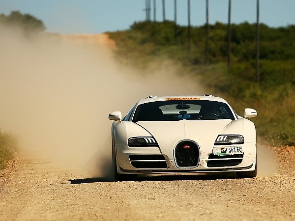 Photos : Bugatti Veyron ‘Grand Sport Vitesse’ High Speed Test Vehicle Driving On Untarred Road In South Africa - autojosh 