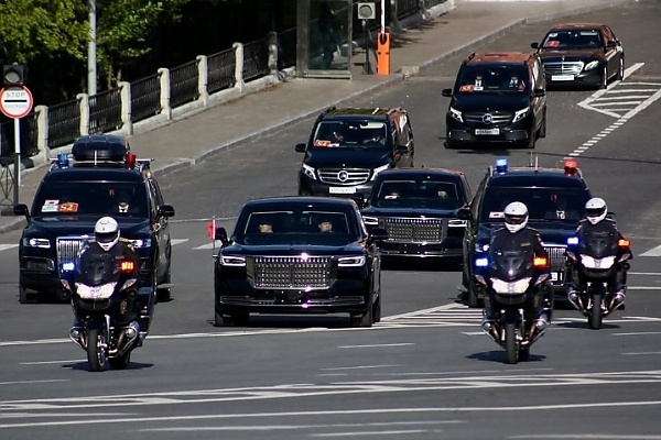 Chinese President Xi Jinping Brings His Armored Hongqi Limousine To Russia - autojosh