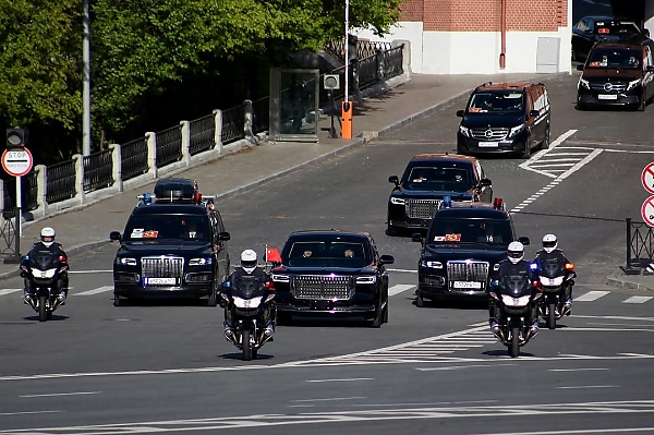 Chinese President Xi Jinping Brings His Armored Hongqi Limousine To Russia - autojosh 