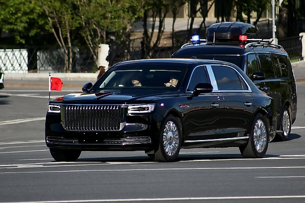 Chinese President Xi Jinping Brings His Armored Hongqi Limousine To Russia - autojosh 
