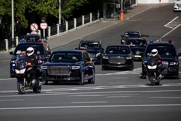 Chinese President Xi Jinping Brings His Armored Hongqi Limousine To Russia - autojosh 