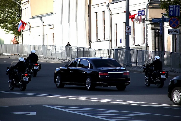 Chinese President Xi Jinping Brings His Armored Hongqi Limousine To Russia - autojosh 