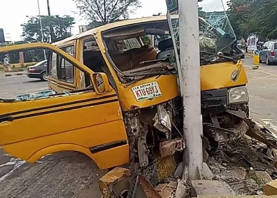 “Don’t Drink and Drive” : Four Injured As Drunk Commercial Bus Driver Crashes Into Streetlight In Lagos - autojosh