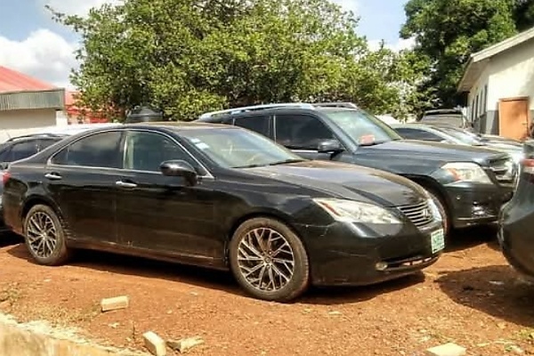 EFCC Arrests 98 Suspected Internet Fraudsters In Enugu And Kwara, Recovers 28 Luxury Cars (Photos) - autojosh 