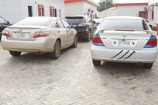 EFCC Arrests 98 Suspected Internet Fraudsters In Enugu And Kwara, Recovers 28 Luxury Cars (Photos) - autojosh 