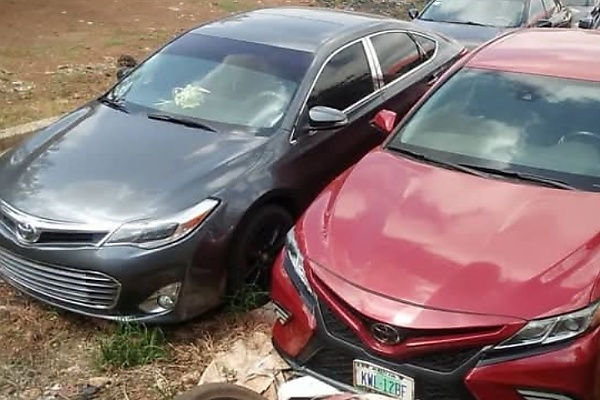 EFCC Arrests 98 Suspected Internet Fraudsters In Enugu And Kwara, Recovers 28 Luxury Cars (Photos) - autojosh 