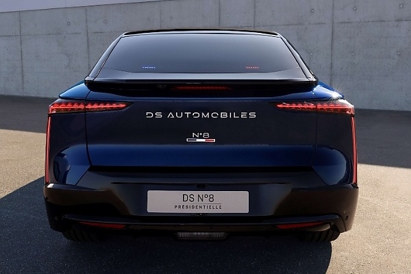 Emmanuel Macron’s New Presidential DS N°8 Makes First Official Appearance At Victory Day Parade - autojosh 