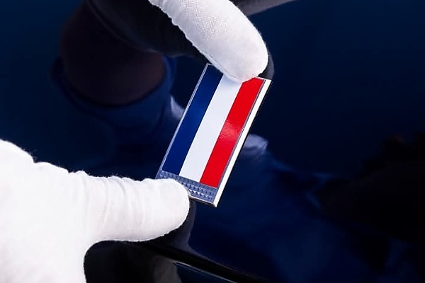 Emmanuel Macron’s New Presidential DS N°8 Makes First Official Appearance At Victory Day Parade - autojosh 