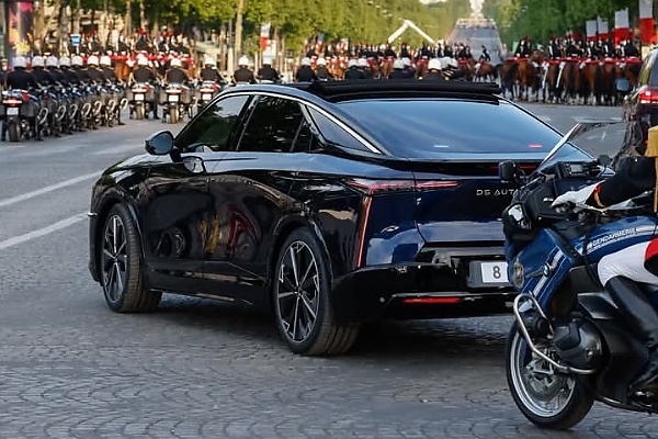 Emmanuel Macron’s New Presidential DS N°8 Makes First Official Appearance At Victory Day Parade - autojosh 