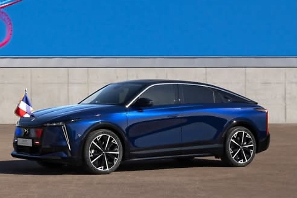 Emmanuel Macron’s New Presidential DS N°8 Makes First Official Appearance At Victory Day Parade - autojosh 