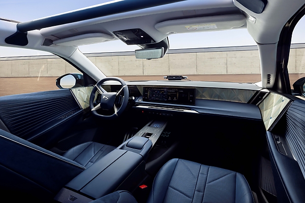 Emmanuel Macron’s New Presidential DS N°8 Makes First Official Appearance At Victory Day Parade - autojosh 