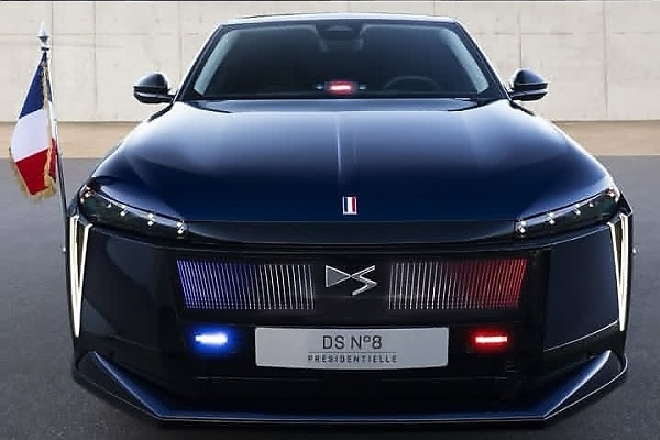 Emmanuel Macron’s New Presidential DS N°8 Makes First Official Appearance At Victory Day Parade - autojosh 