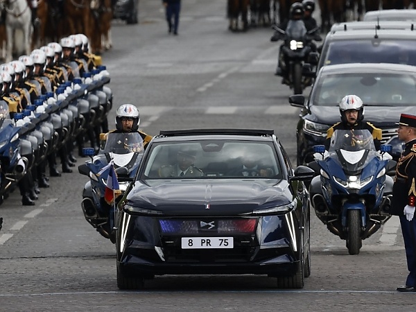 Emmanuel Macron’s New Presidential DS N°8 Makes First Official Appearance At Victory Day Parade - autojosh 