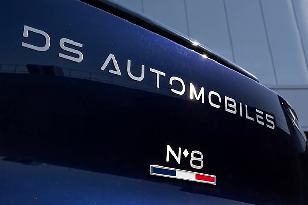 Emmanuel Macron’s New Presidential DS N°8 Makes First Official Appearance At Victory Day Parade - autojosh 