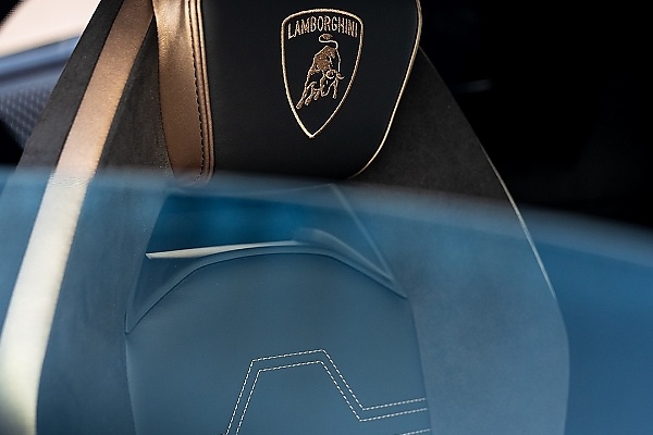 This Lamborghini Revuelto Features A Chameleonic Paint Finish That Flows From Green To Violet To Blue - autojosh 