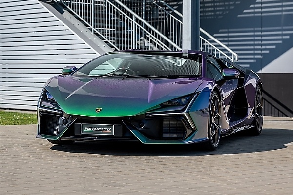 This Lamborghini Revuelto Features A Chameleonic Paint Finish That Flows From Green To Violet To Blue - autojosh