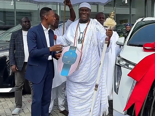 Ooni Of Ife Receives His 50th Birthday Gift, A Brand New GAC GN8 Minivan - autojosh 