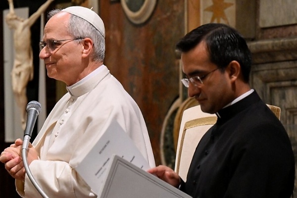Photo News : Moment Pope Leo XIV Arrives On Popemobile For His Inaugural Mass - autojosh 