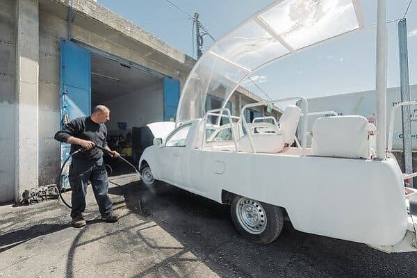 Pope Francis’ Final Wish : Popemobile Is Being Converted Into A Mobile Clinic For Children Of Gaza - autojosh 