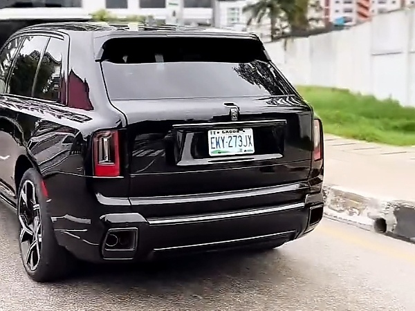 Video : Rolls-Royce Cullinan Series II Worth ₦1.7 Billion Spotted On The Nigeria Road For The First Time - autojosh 