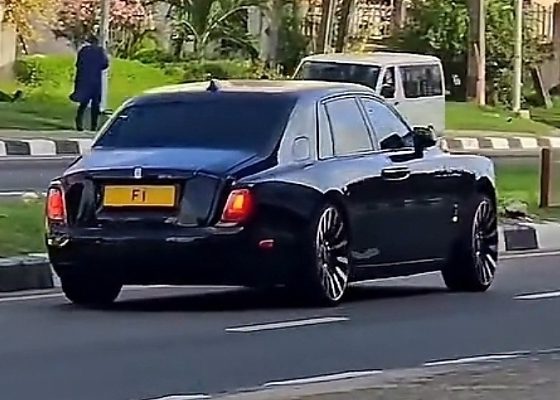 Rolls-Royce Phantom 8 Worth N1.5B Fitted With Customized ‘F1’ Number Plate Spotted On The Nigeria Road - autojosh