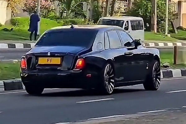 Rolls-Royce Phantom 8 Worth N1.5B Fitted With Customized ‘F1’ Number Plate Spotted On The Nigeria Road - autojosh