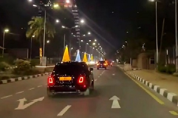 Rolls-Royce Phantom 8 Worth N1.5B Fitted With Customized ‘F1’ Number Plate Spotted On The Nigeria Road - autojosh 