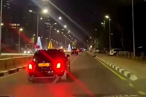 Rolls-Royce Phantom 8 Worth N1.5B Fitted With Customized ‘F1’ Number Plate Spotted On The Nigeria Road - autojosh 