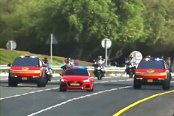 Two Tesla Cybertruck Patrol Vehicles Escorted Trump’s Armored Limo During His Visit To Qatar - autojosh 