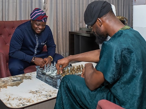 Tunde Onakoya’s Chess Game With Nord CEO Oluwatobi Ajayi Ends In Draw, Receives ₦50M Nord A9 SUV - autojosh 
