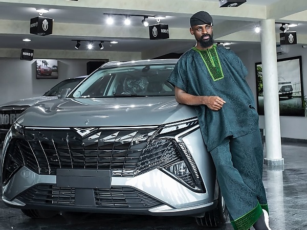 Tunde Onakoya’s Chess Game With Nord CEO Oluwatobi Ajayi Ends In Draw, Receives ₦50M Nord A9 SUV - autojosh