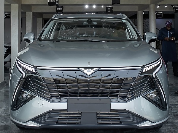 Tunde Onakoya’s Chess Game With Nord CEO Oluwatobi Ajayi Ends In Draw, Receives ₦50M Nord A9 SUV - autojosh 