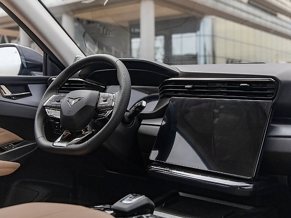 Tunde Onakoya’s Chess Game With Nord CEO Oluwatobi Ajayi Ends In Draw, Receives ₦50M Nord A9 SUV - autojosh 