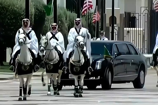 Watch : Saudi Royal Guard On Horses Escorts US President’s Armored Beast To The Royal Court - autojosh 