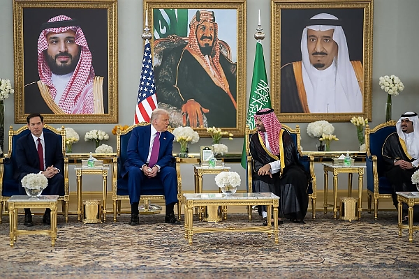 Watch : Saudi Royal Guard On Horses Escorts US President’s Armored Beast To The Royal Court - autojosh 